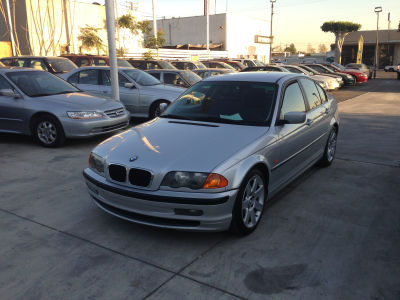 2001 BMW 325  i