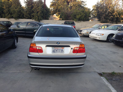 2001 BMW 325  i