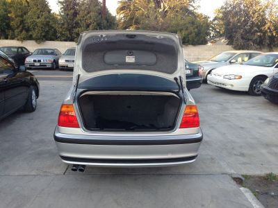 2001 BMW 325  i