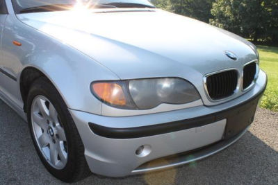 2004 BMW 325  xi