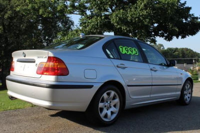 2004 BMW 325  xi