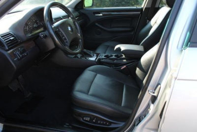 2004 BMW 325  xi