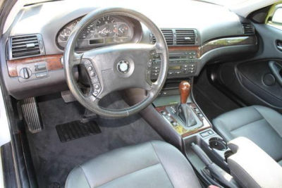 2004 BMW 325  xi