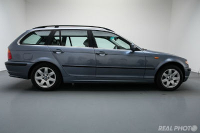 2002 BMW 325  xiT