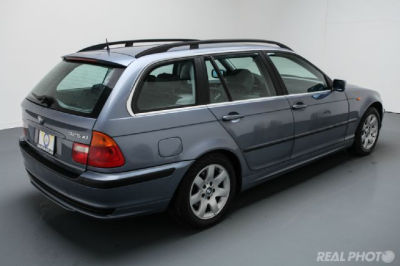 2002 BMW 325  xiT