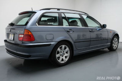 2002 BMW 325  xiT