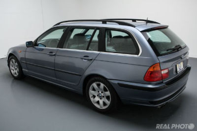 2002 BMW 325  xiT
