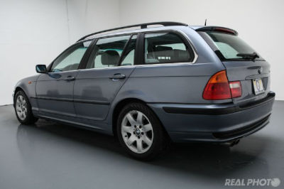 2002 BMW 325  xiT