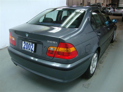 2002 BMW 325 i