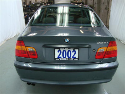2002 BMW 325 i