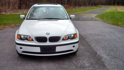 2003 BMW 325  xi