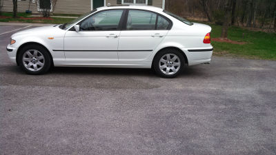 2003 BMW 325  xi