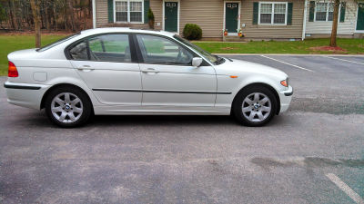2003 BMW 325  xi
