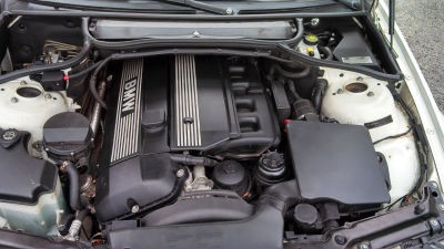 2003 BMW 325  xi