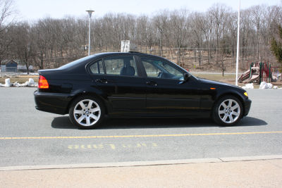 2002 BMW 325  xi