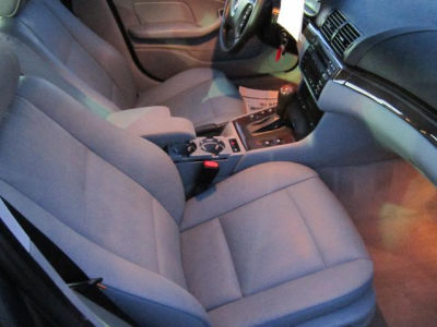 2002 BMW 325  xi