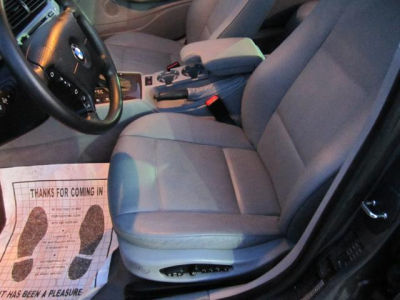 2002 BMW 325  xi