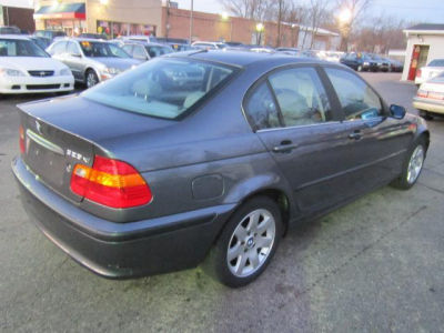2002 BMW 325  xi