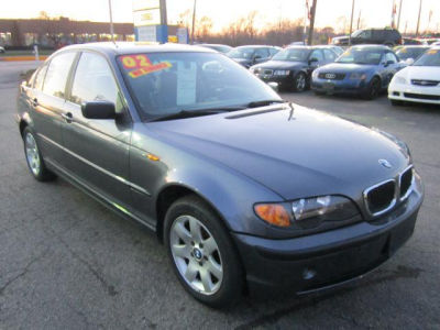 2002 BMW 325  xi