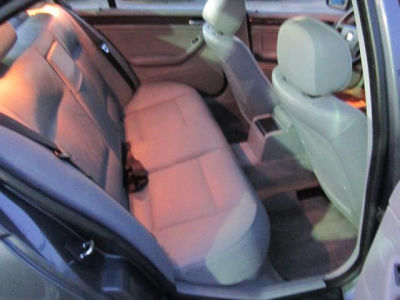 2002 BMW 325  xi