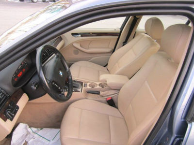 2002 BMW 325  i