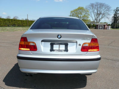 2002 BMW 325  i