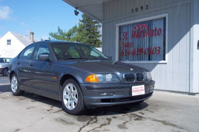 2001 BMW 325  i