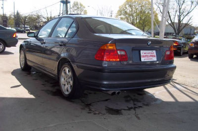 2001 BMW 325  i