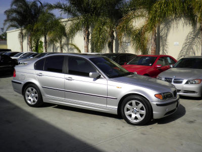 2004 BMW 325  i