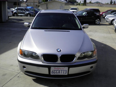 2004 BMW 325  i