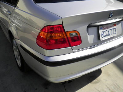 2004 BMW 325  i