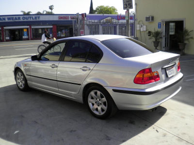 2004 BMW 325  i