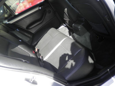 2004 BMW 325  i