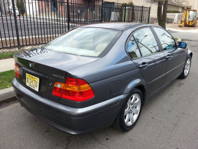 2002 BMW 325  i