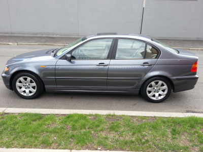 2002 BMW 325  i
