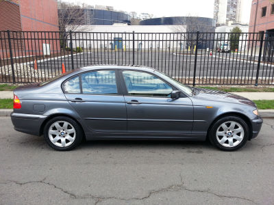 2002 BMW 325  i