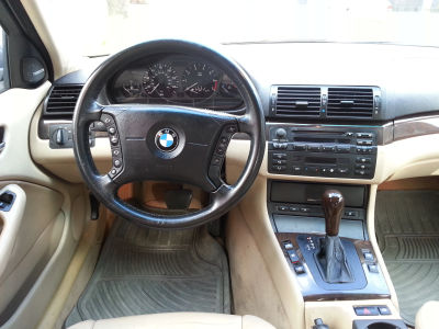 2002 BMW 325  i
