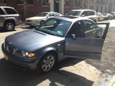 2002 BMW 325  xi