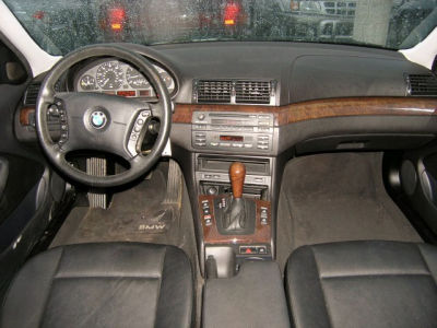 2001 BMW 325  i