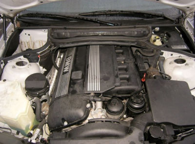 2001 BMW 325  i