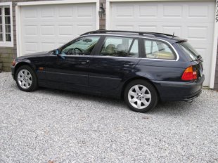 2001 BMW 325  xiT
