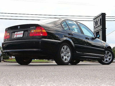 2003 BMW 325  i