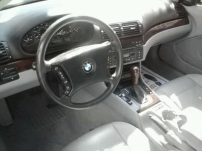2003 BMW 325  xi