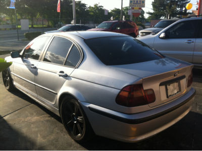 2003 BMW 325  i