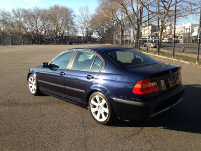 2002 BMW 325  i