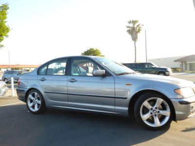 2004 BMW 325  i