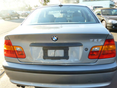 2004 BMW 325  i