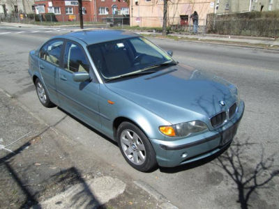 2002 BMW 325  xi