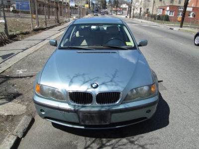 2002 BMW 325  xi