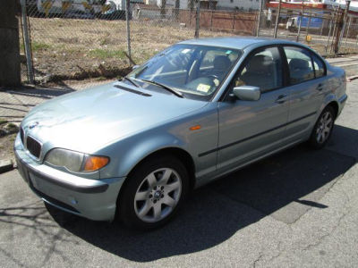 2002 BMW 325  xi